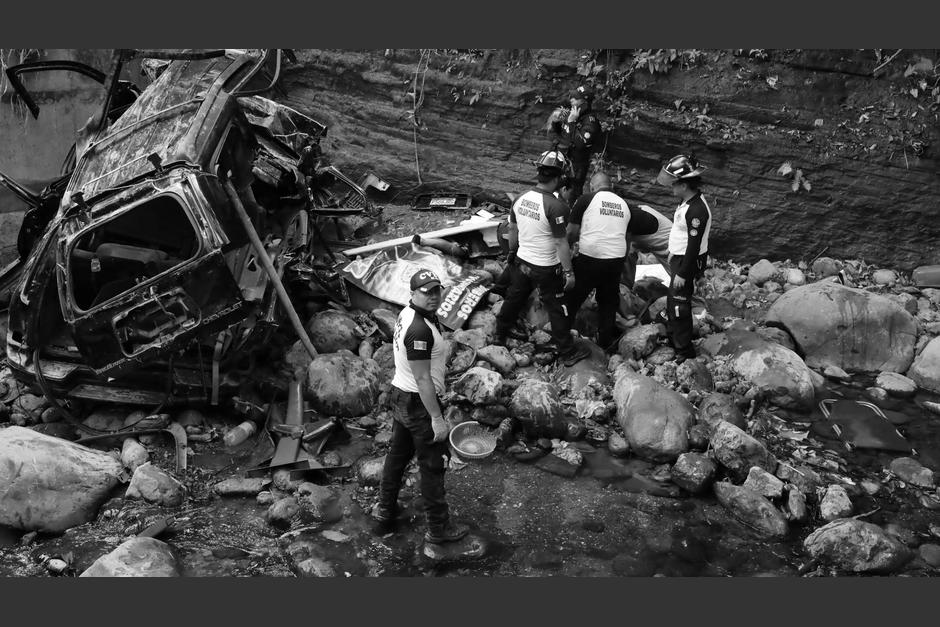 Cuatro integrantes de una familia fallecieron en un accidente de tránsito. (Foto: Bomberos Voluntarios)