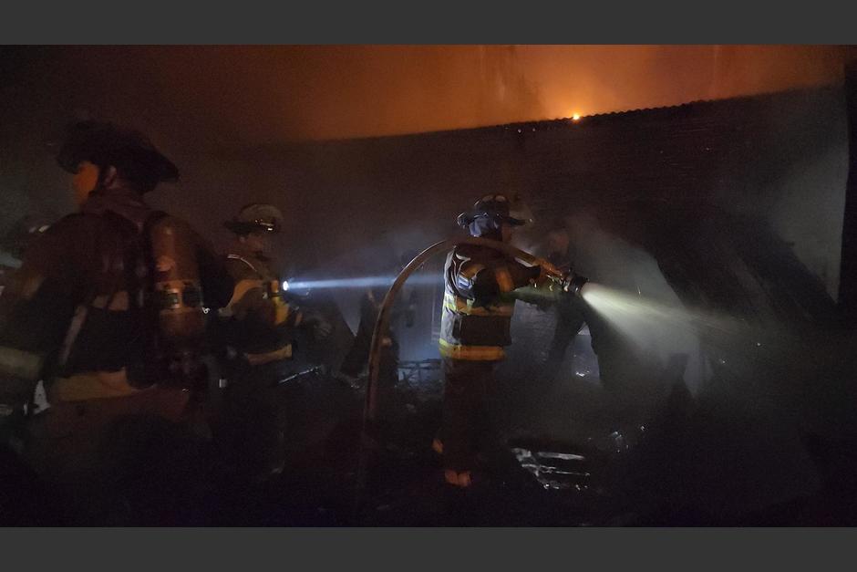 Los bomberos Voluntarios sofocaron varios incendios. (Foto: Bomberos Voluntarios)