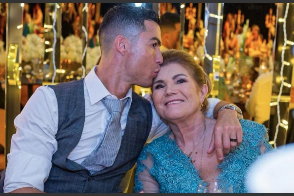 Cristiano Ronaldo junto a su mamá, María Dolores Aveiro. (Foto: Museu CR7)