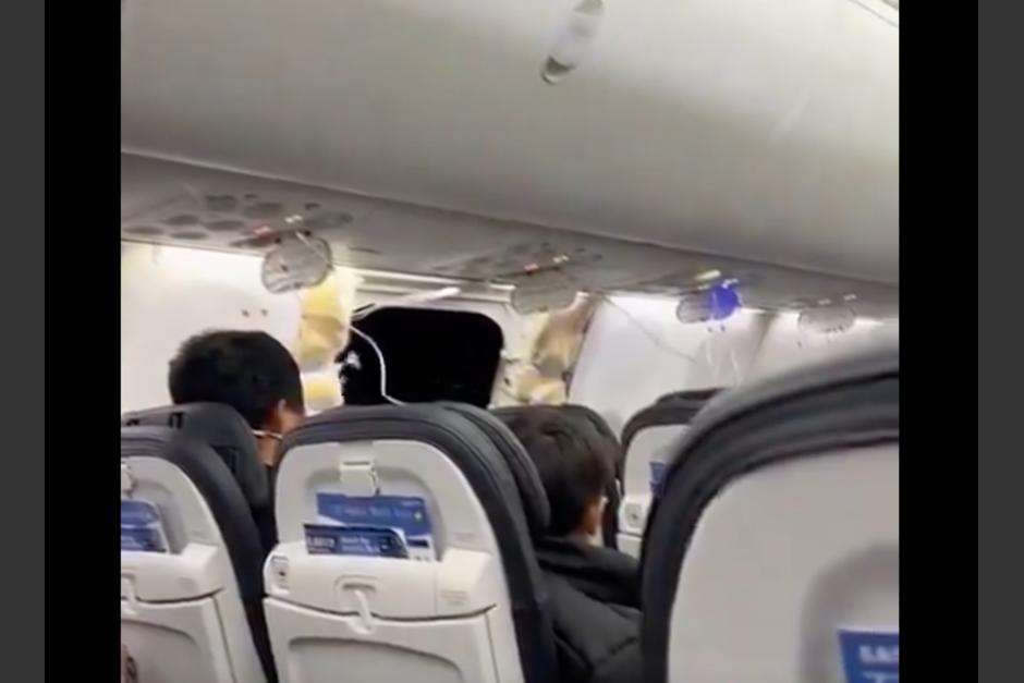 Una ventana de un avión explotó en pleno vuelo, en Estados Unidos. (Foto: captura de pantalla)&nbsp;
