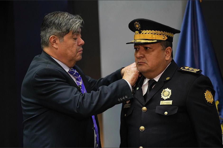 El ministro de Gobernación, Francisco Jiménez, juramentó a las nuevas autoridades de la PNC. (Foto: Mingob)
