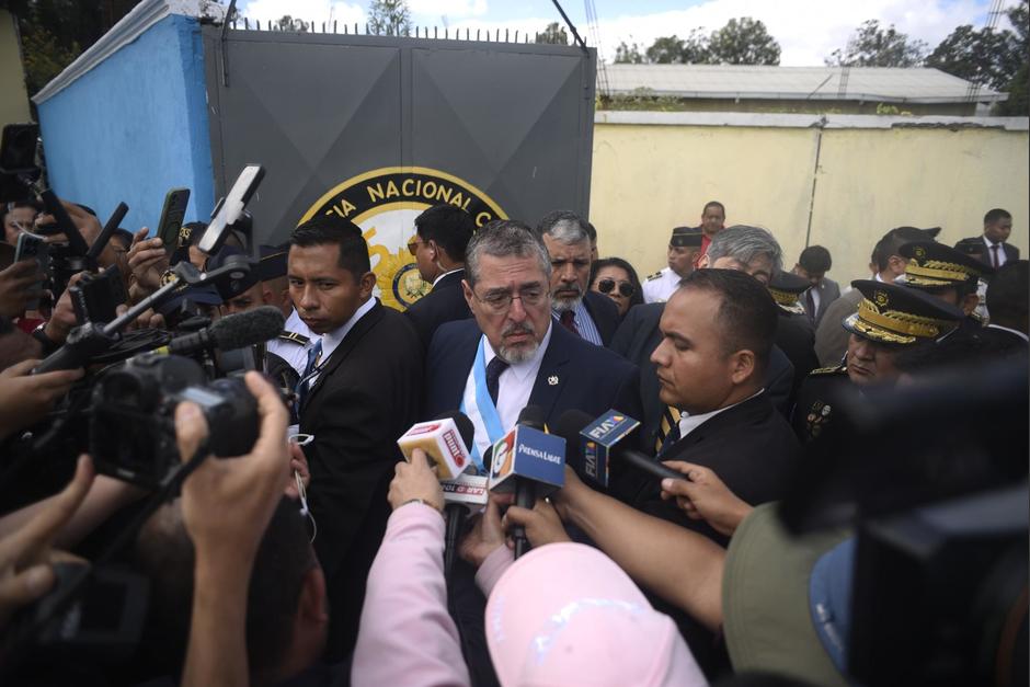 El presidente Bernardo Arévalo acudió a la Academia de la PNC, donde le presentaron las diferentes unidades especiales con la que cuentan. (Foto: Wilder López/Soy502)