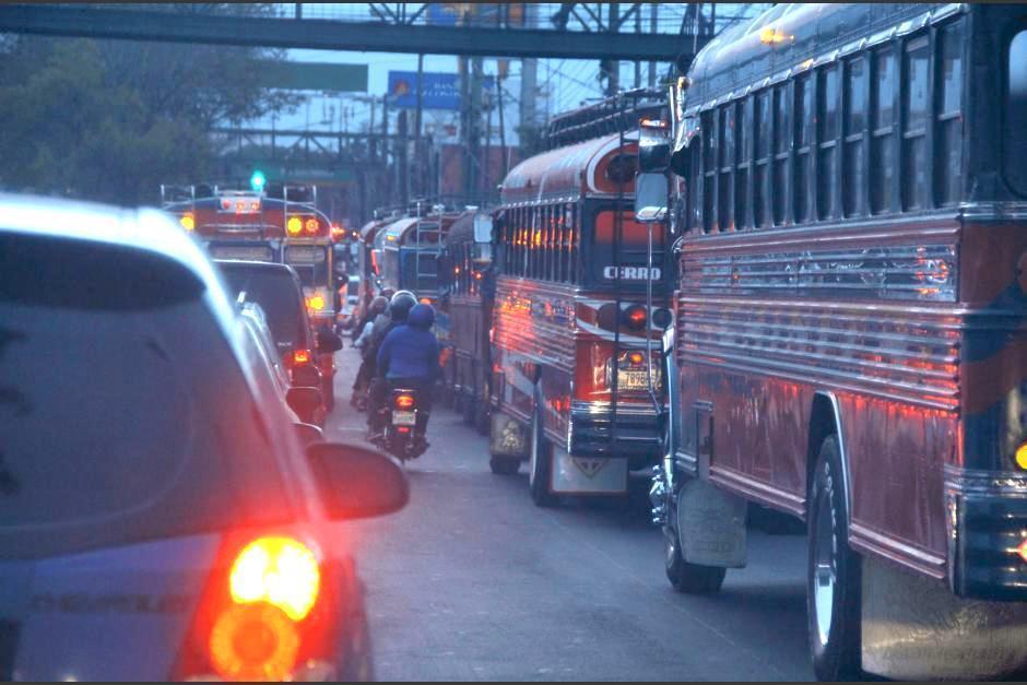 Mediante la creación de una ley, se busca sancionar severamente la contaminación producida por buses y transporte pesado. (Foto: Archivo/Soy502)