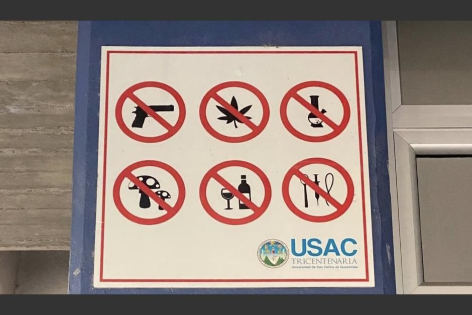 Un insólito letrero en el Campus Central de la Usac causó polémica en las redes sociales. (Foto redes sociales/Soy502)&nbsp;