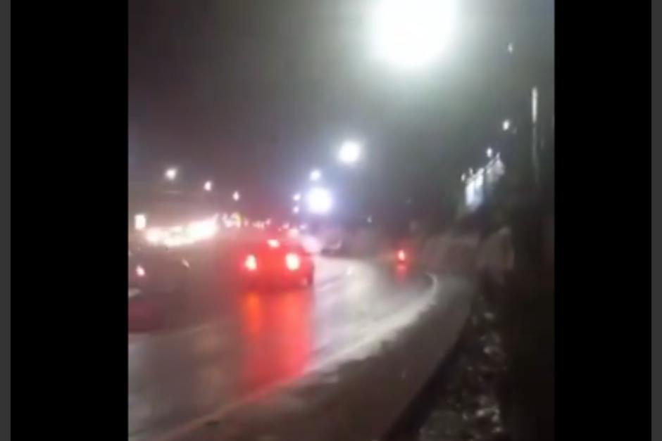 A las 5:50 de la mañana, agentes reportaron un vehículo empotrado en la cuesta de Villalobos. (Foto: Captura de video)&nbsp;