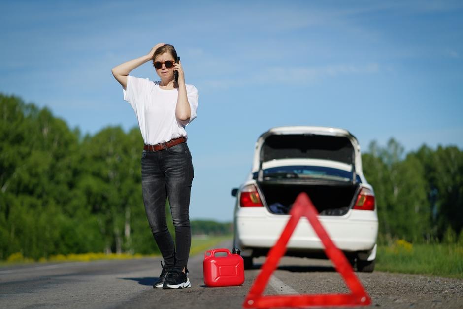 Si te quedas sin combustible en pleno tránsito, esta es la multa que pueden colocarte. (Foto: Shutterstock)