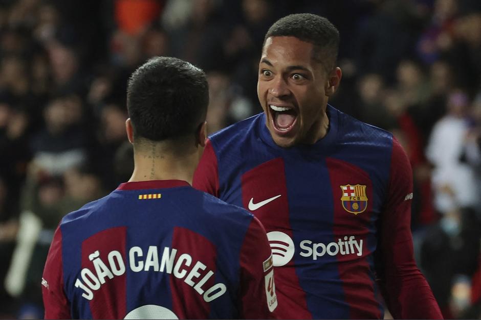 El brasileño Vitor Roque anotó su primer gol con el FC Barcelona un minuto después de ingresar. (Foto: AFP)