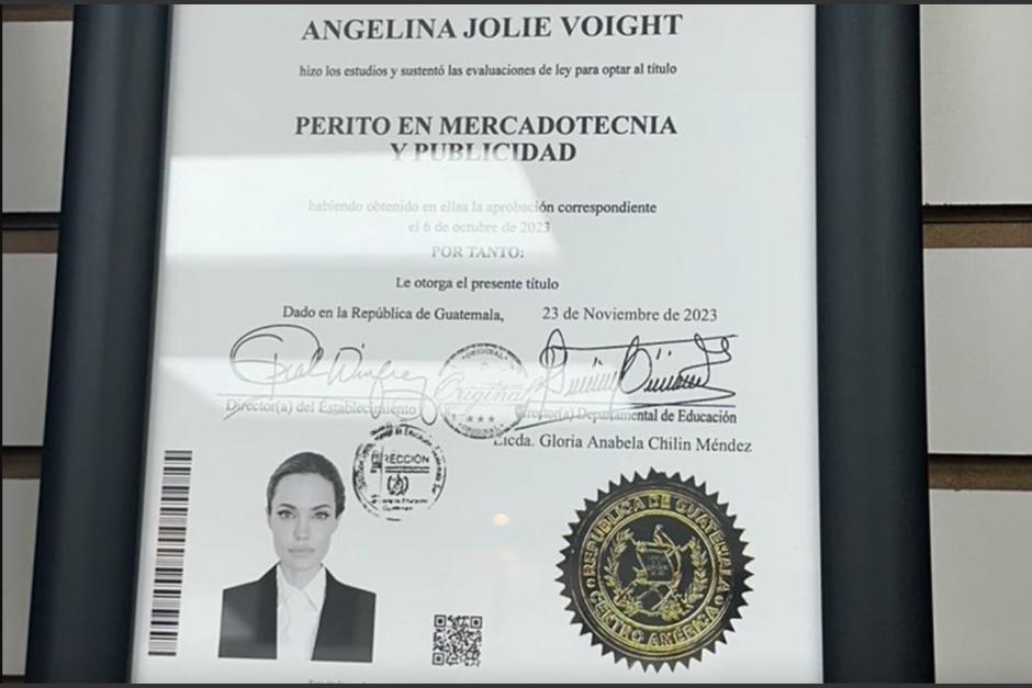 Guatemaltecos viralizaron el "título de graduación" que se hizo viral en una venta de marcos. (Foto: InternetMuseo)&nbsp;