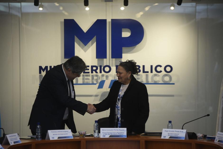 En las instalaciones del Ministerio Público se desarrolla una reunión entre la fiscal general, Consuelo Porras y el ministro de Gobernación, Francisco Jiménez. (Foto: Wilder López/Soy502)