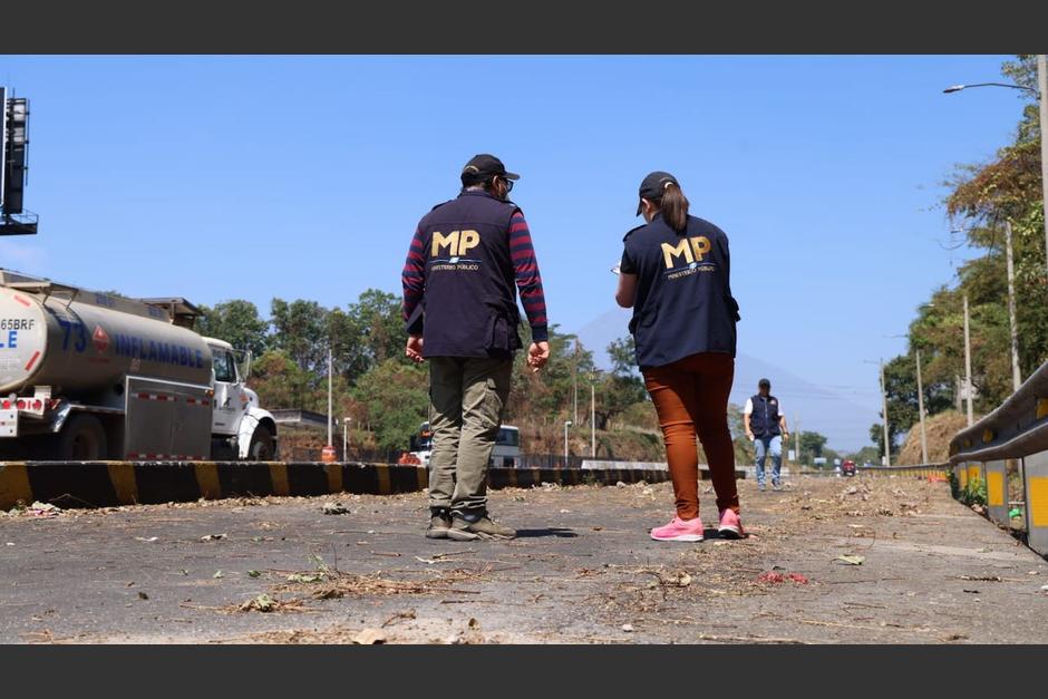 El MP se encuentra realizando diligencias de inspección en la autopista Palín-Escuintla. (Foto: MP)