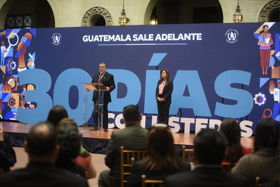 El presidente Bernardo Arévalo junto a la vicepresidenta Karin Herrera presentaron su informe de los primeros 30 días de gobierno. (Foto: Wilder López)