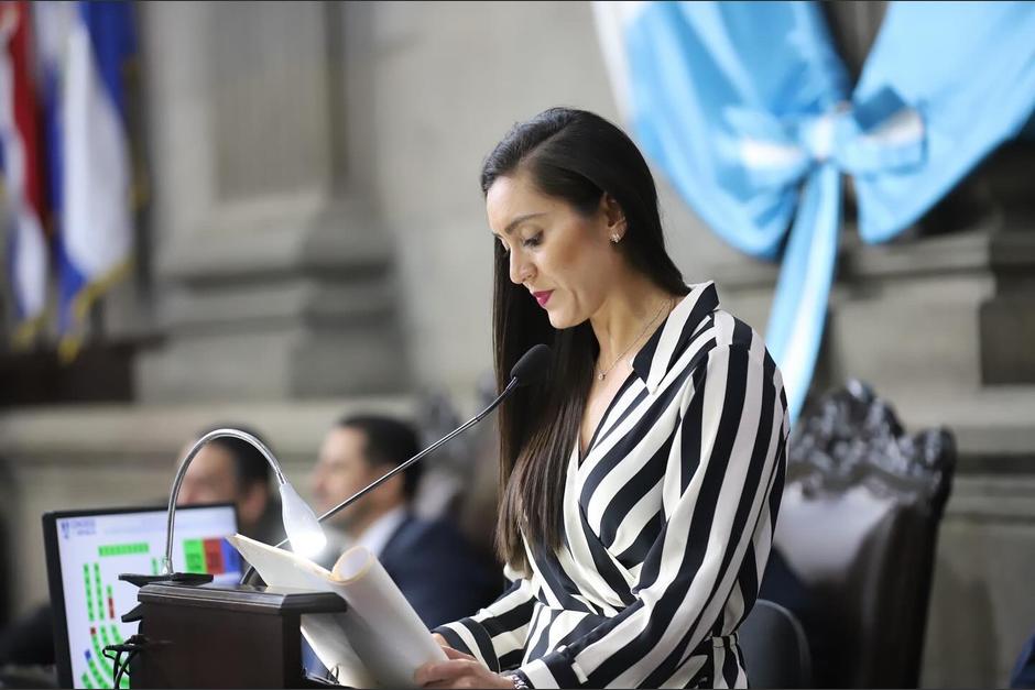 La diputada Karina Paz respondió a los guatemaltecos por la polémica de los regalos entregados por la Junta Directiva por el Día del Cariño. (Foto: X/Karina Paz)