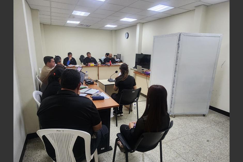 En el Tribunal Segundo de Femicidio se desarrolla el juicio por el crimen de Chelsiry Hernández. (Foto: Soy502)