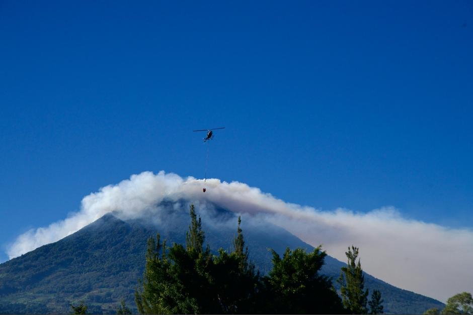Un incendio forestal afecta grandemente al volcán de Agua.&nbsp;(Foto: redes sociales)