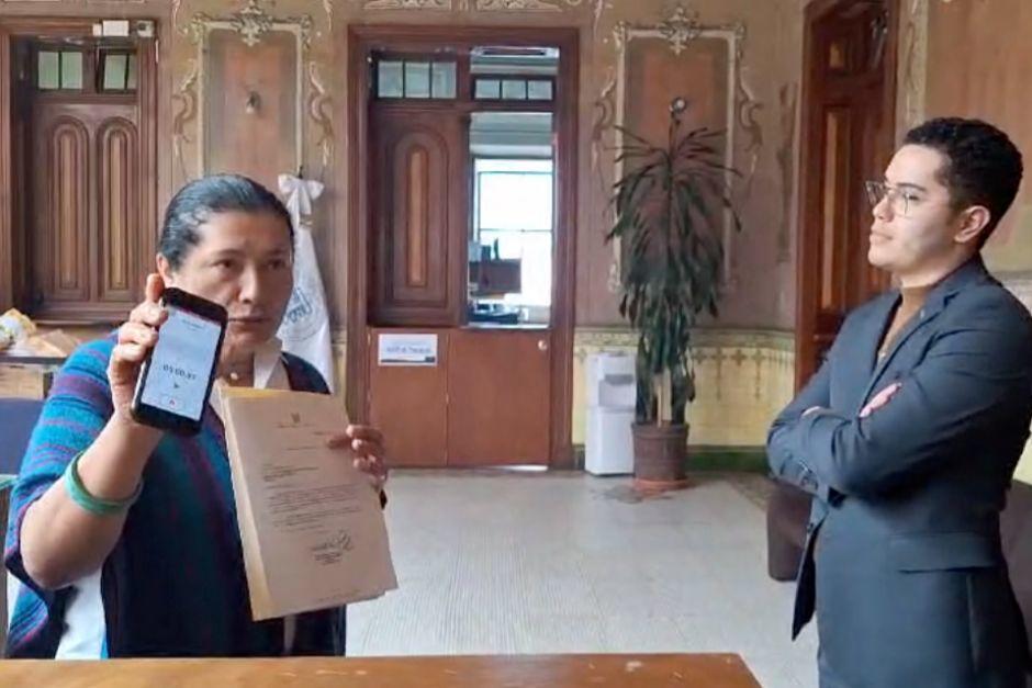 La presidenta del TSE, Blanca Alfaro, sorprendió a uno de los trabajadores grabando conversaciones y ahora será denunciado. (Foto: Captura de video)