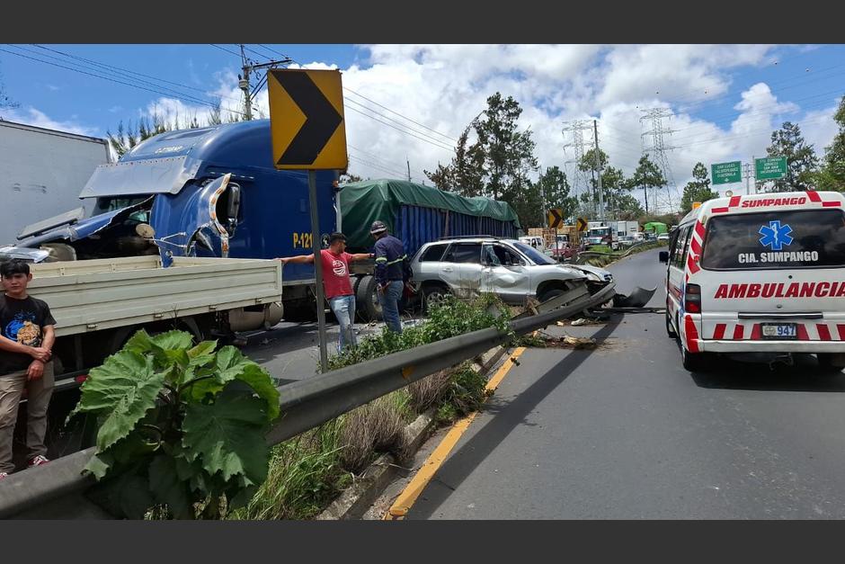 El accidente múltiple que complica el paso por la ruta Interamericana la tarde de este miércoles. (Foto: Bomberos Voluntarios)