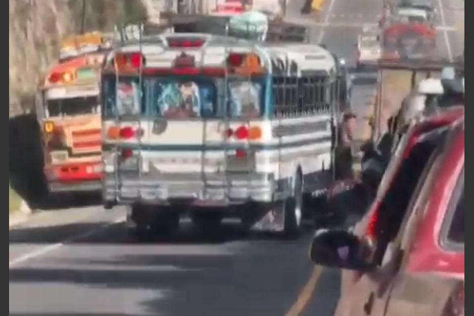 Graban imprudencias de pilotos de buses extraurbanos. (Foto: captura de video)