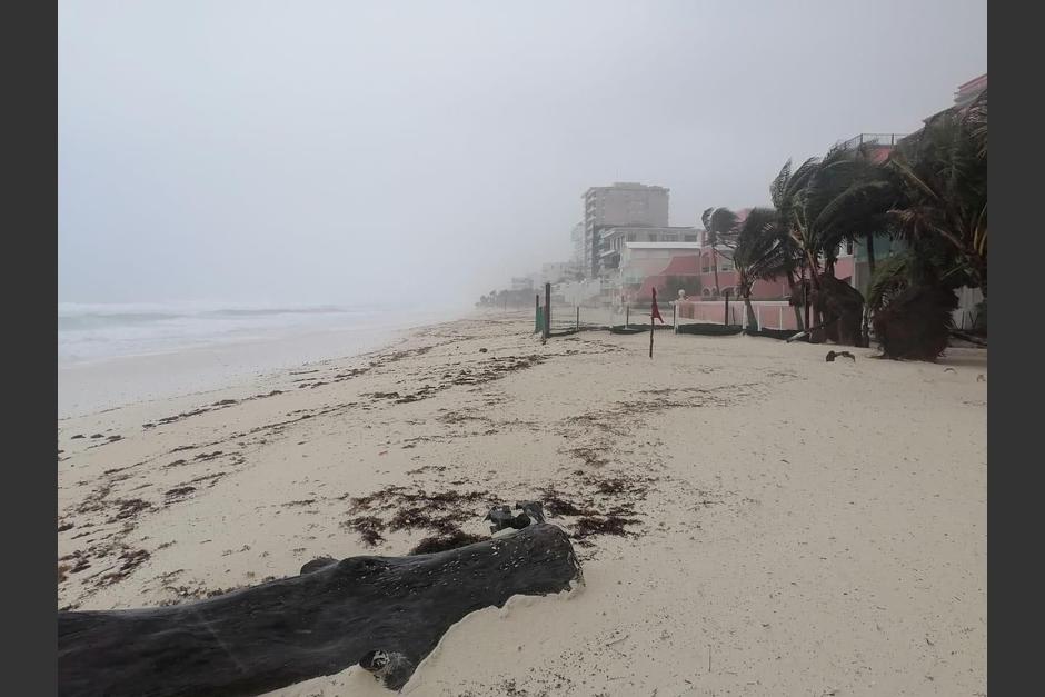 El huracán Beryl está provocando estragos en Quintana Roo. (Foto: X/@MaraLezama)