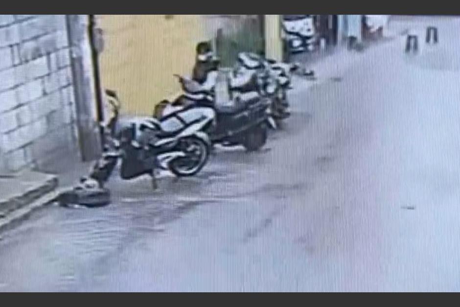 Captan en video el momento en que roban una motocicleta.&nbsp;(Foto: captura de video)