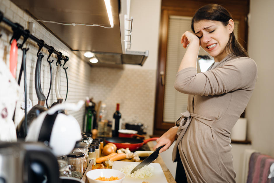 Con este truco que nunca falla ya no tendrás que llorar al cortar una cebolla. (Foto: Shutterstock)