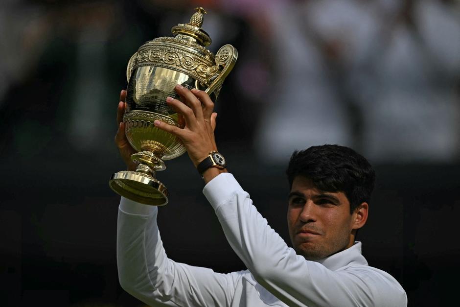 El español supo controlar a su rival y conquistó su segundo título de Wimbledon. (Foto: AFP)