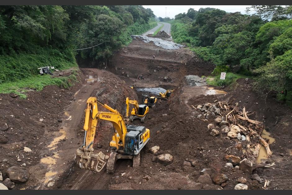 Comunicaciones modificó el plan para la reparación del hundimiento en el kilómetro 44 de la autopista Palín-Escuintla. (Foto: CIV)