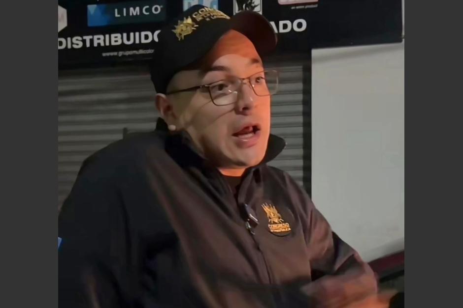 El diputado quetzalteco Byron Rodríguez supervisó la labor policial el sábado por la noche. (Foto: Captura de pantalla)