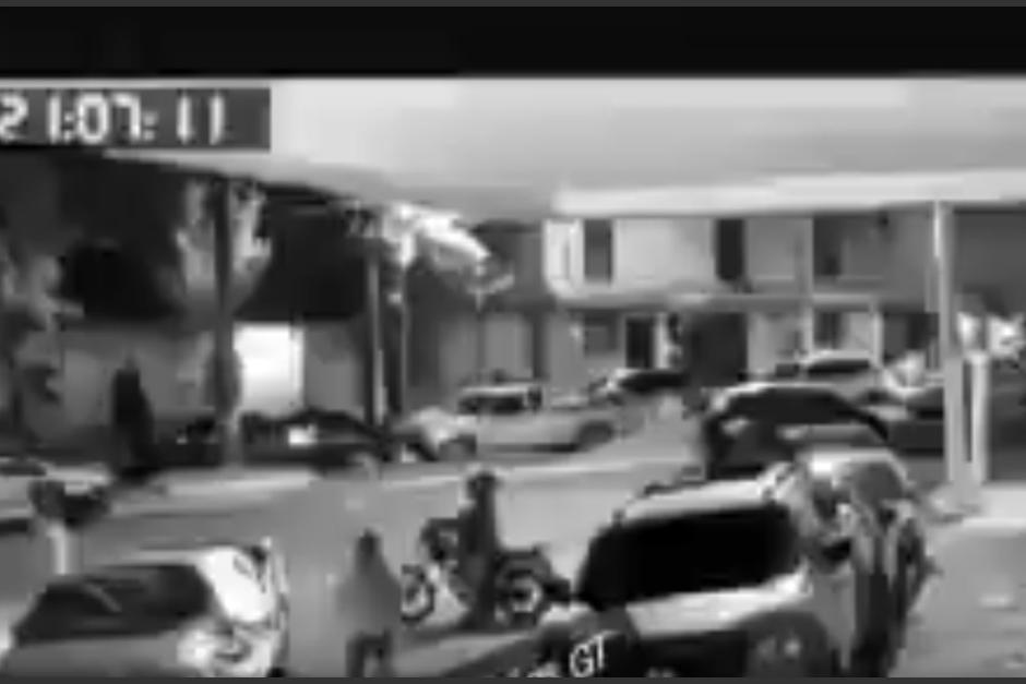 En video quedó evidenciado el pánico entre vecinos tras una balacera en la colonia Bethania, zona 7. (Foto: captura de pantalla)&nbsp;