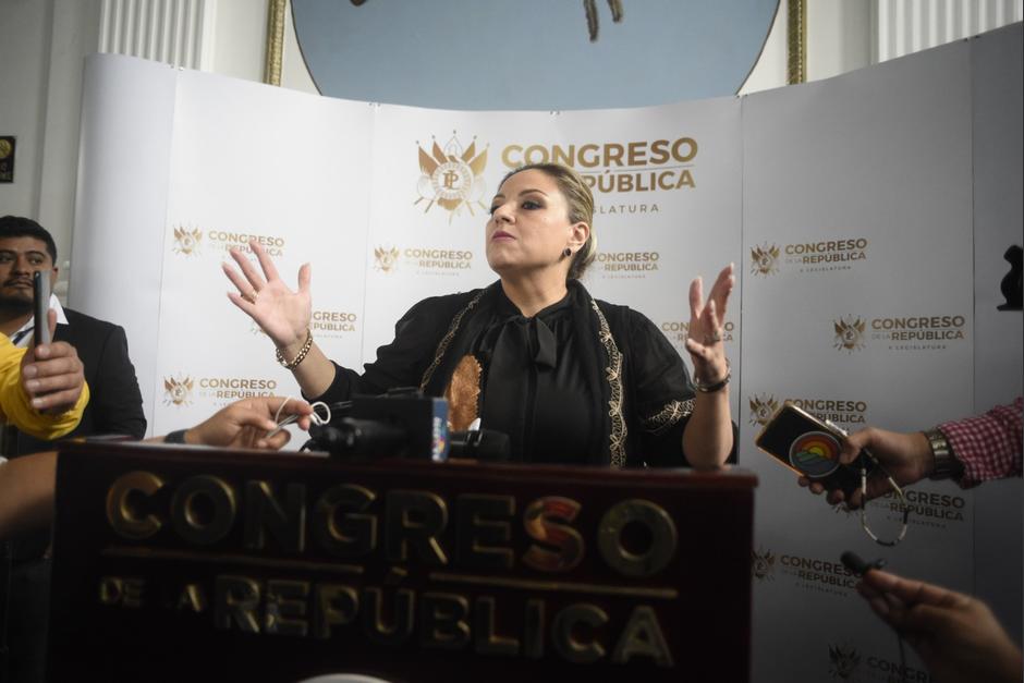 Sandra Jovel ofreció una conferencia tras suspenderse la interpelación. (Foto: Wilder López/Soy502)