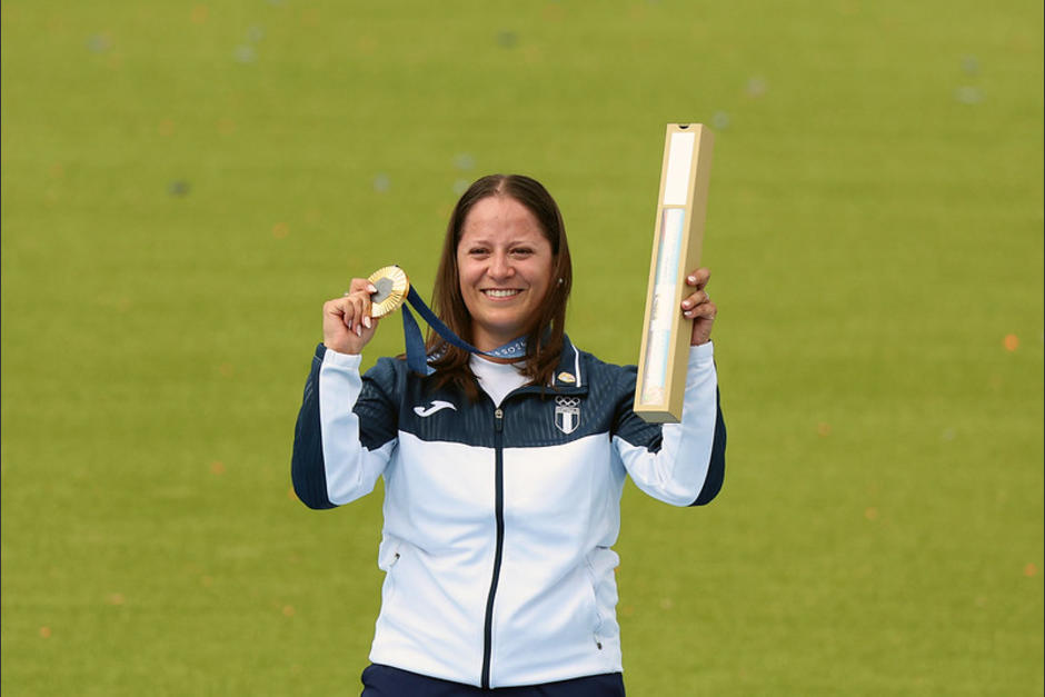 Los mensajes que destacan la importancia de que la primera medalla de oro en Juegos Olímpicos haya sido obtenida por una mujer. (Foto: COG)