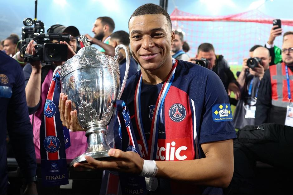 El delantero francés se convierte en el nuevo jugador blanco por las próximas cinco temporadas. (Foto: AFP)