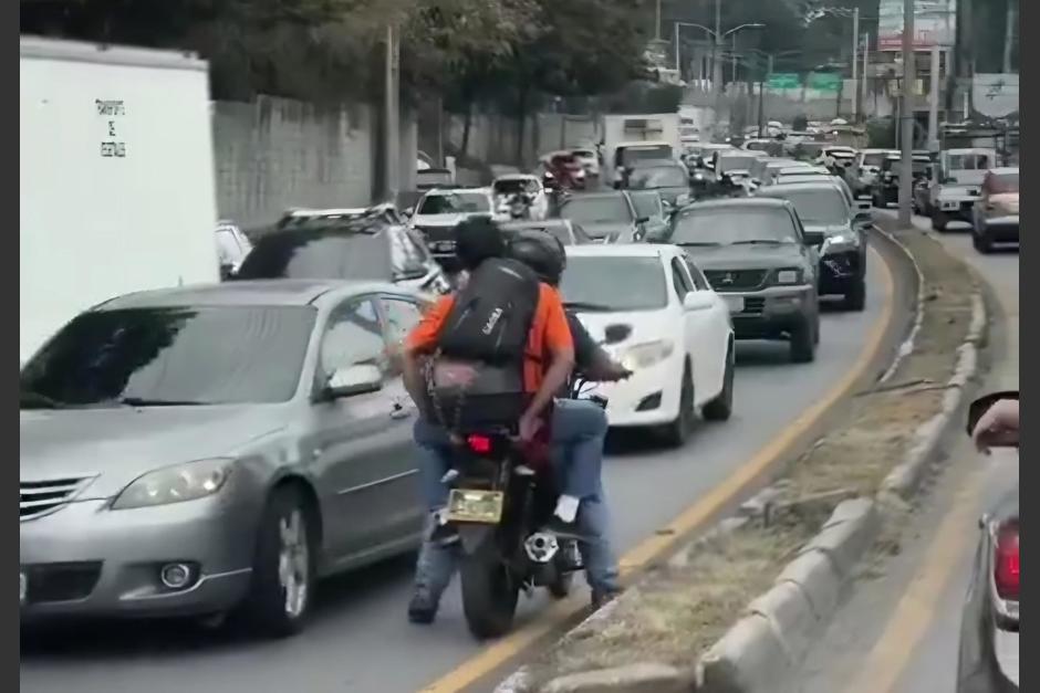 El motorista iba en contra de la vía en el kilómetro 15.5 de Carretera a El Salvador. (Foto: GOA)