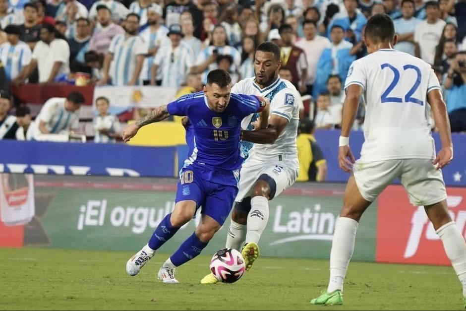 El capitán de Argentina anotó y asistió en la victoria de los sudamericanos ante la azul y blanco. (Foto: Fedefut)