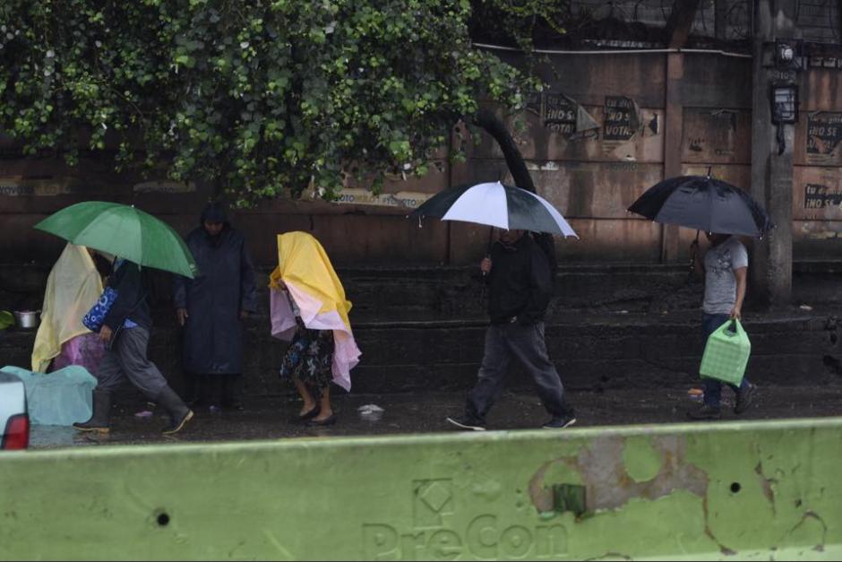 Mineduc suspende clases por lluvias en el país