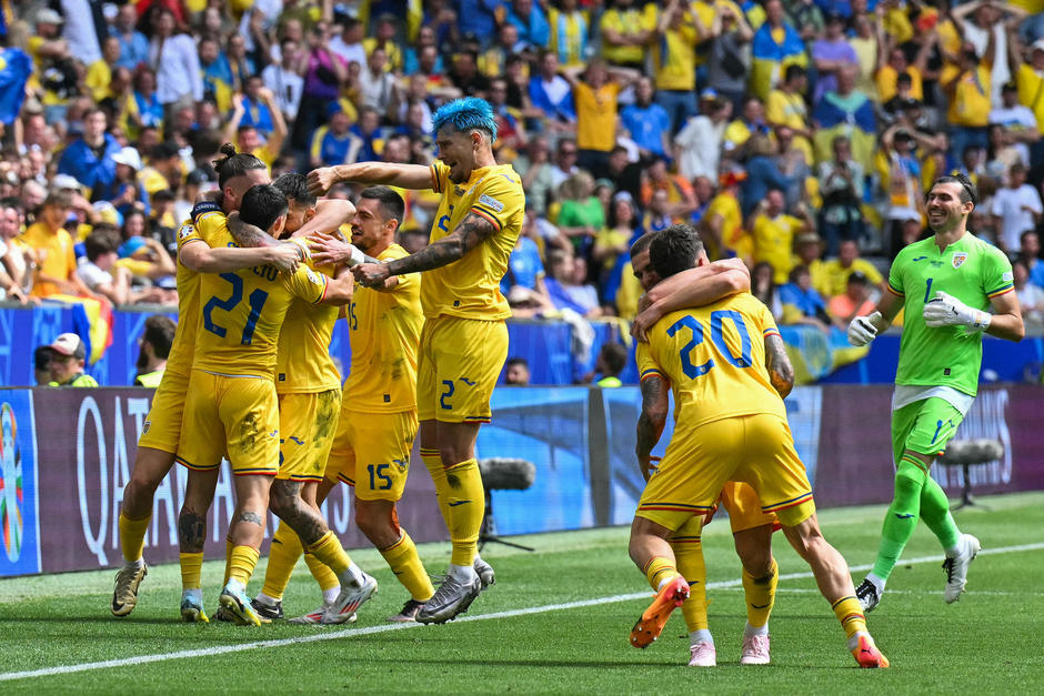 Ante todo pronóstico, Rumania goleó 3-0 a Ucrania en la primera jornada del Grupo E. (Foto: AFP)