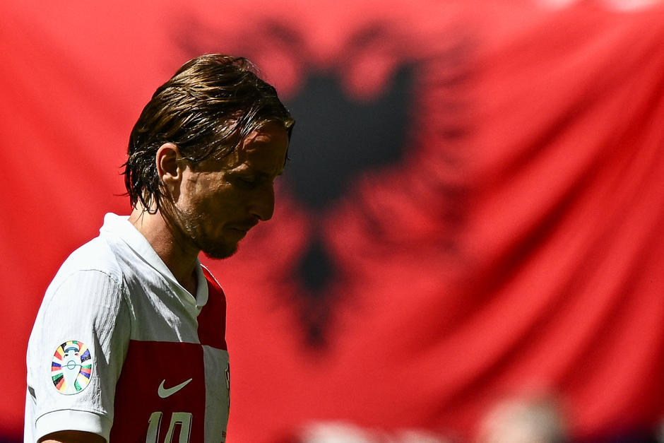 Luka Modric no logró ayudar a Croacia para que consiguiera la victoria sobre Albania. (Foto: AFP)