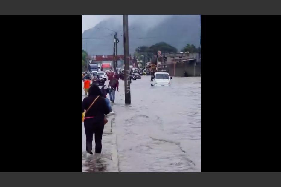 En Palín, Escuintla se registran varias calles inundadas. (Foto: captura de pantalla)