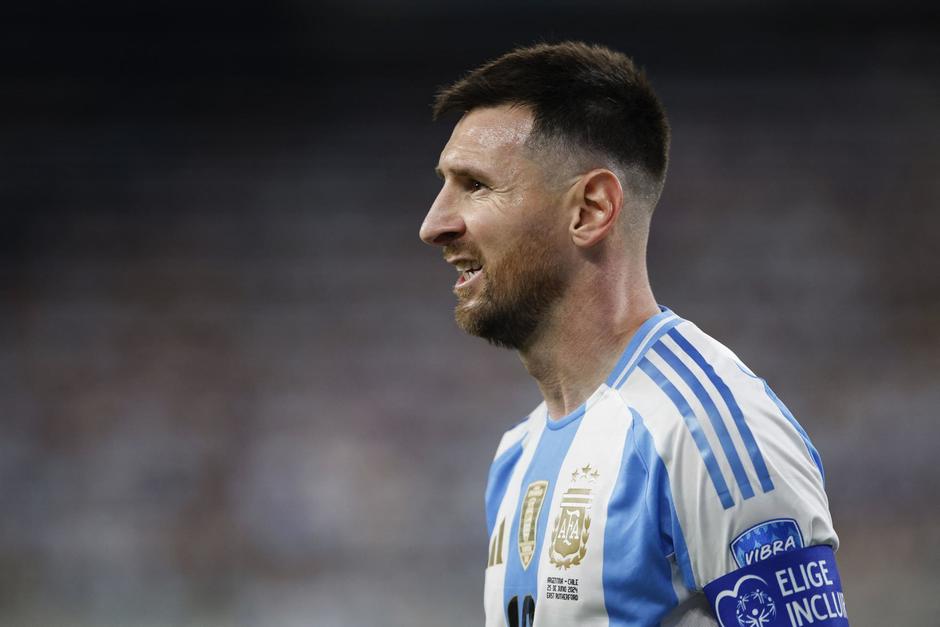 Leo Messi estará en la banca de suplentes al comienzo del juego contra Perú. (Foto: AFP)