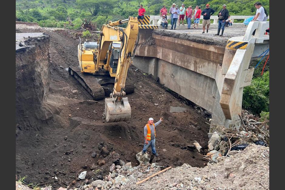 El puente colapsó hace unos días. Este conecta Guatemala con El Salvador. (Foto: Micivi)