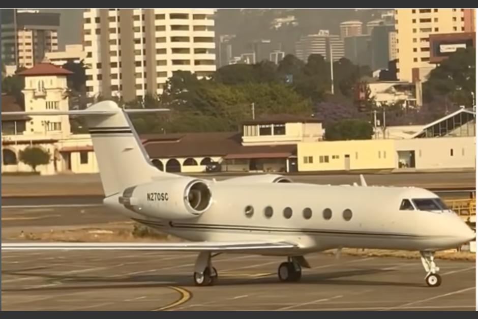 Guatemaltecos captan el impresionante aterrizaje del jet privado en el que viajó "Karol G". (Foto: Instagram/ElGordoyLaFlaca)&nbsp;