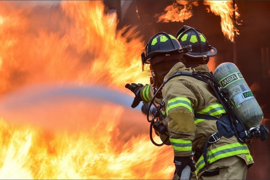 La imprudencia de varios conductores puso en riesgo la vida de los Bomberos Voluntarios. (Foto: Archivo/Soy502)