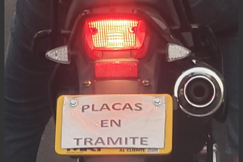 Ya no se podrá transitar con el cartel de "Placas en trámite" en la vía pública. (Foto: @PMT_VILLANUEVA)