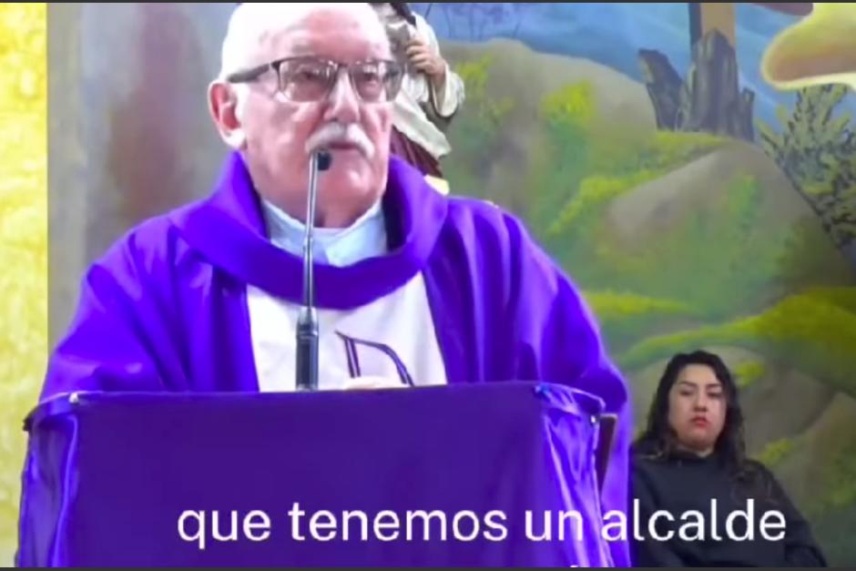 Un sacerdote llamó corrupto al alcalde de Quetzaltenango. (Foto: captura de pantalla)&nbsp;