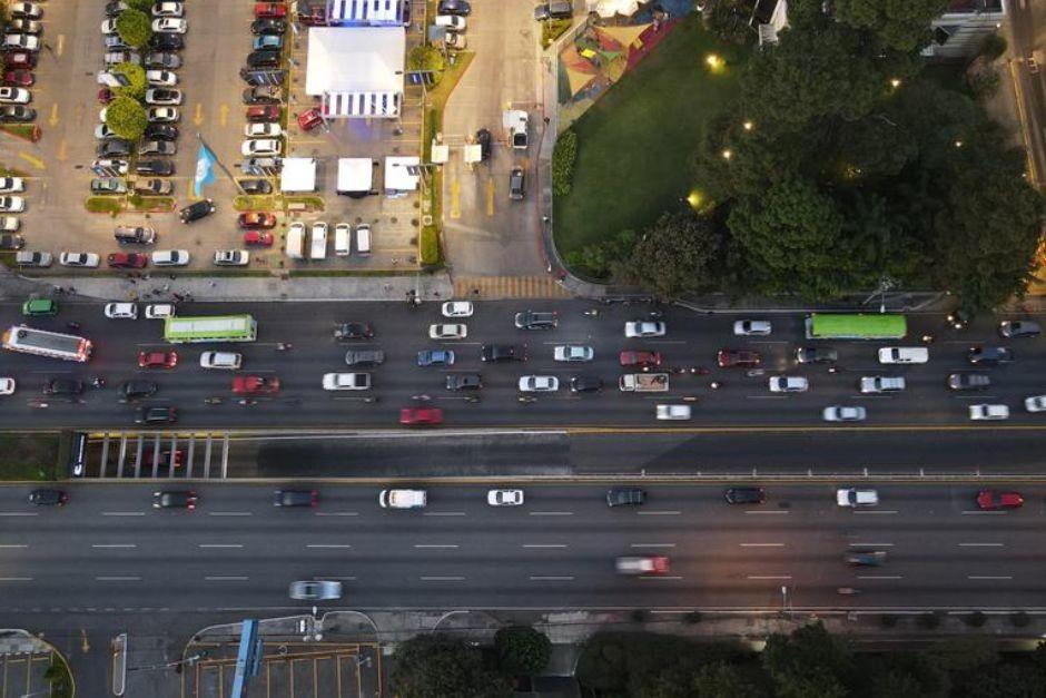 Los guatemaltecos han sufrido hasta tres horas de tráfico para llegar a sus viviendas. (Foto: Wilder López/Soy502)