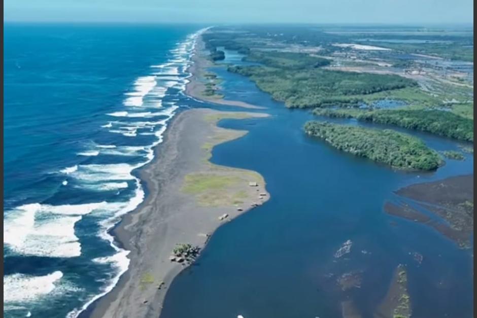 Una serie de tomas aéreas de una playa guatemalteca causó sensación entre internautas. (Foto: captura de pantalla)