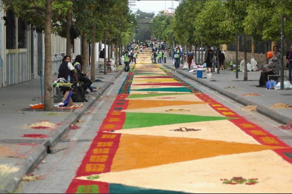 La Municipalidad de Guatemala busca voluntarios para elaborar la alfombra más grande de Guatemala. (Foto: archivo/Soy502)