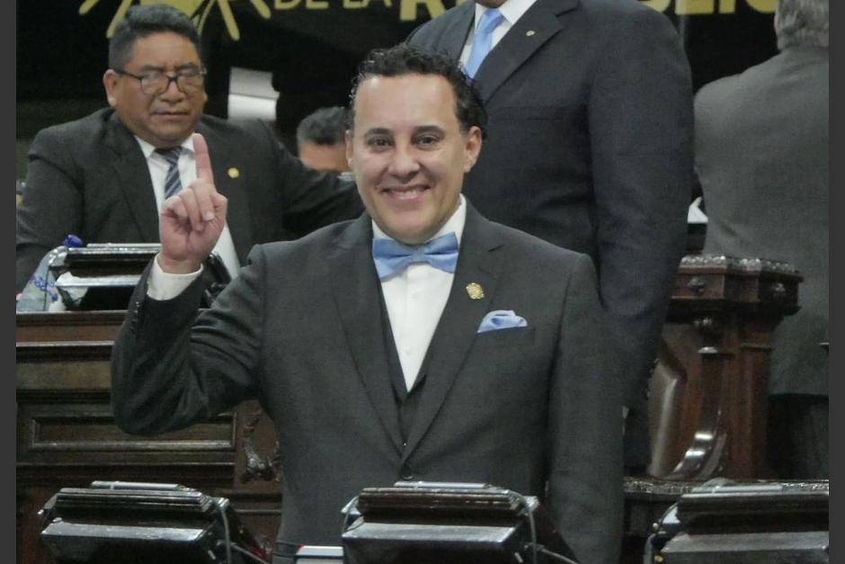 El diputado Carlos Roberto Calderón ha superado la cantidad de empleados a la cual tiene derechos, por ley. (Foto. X/Carlos Calderón)