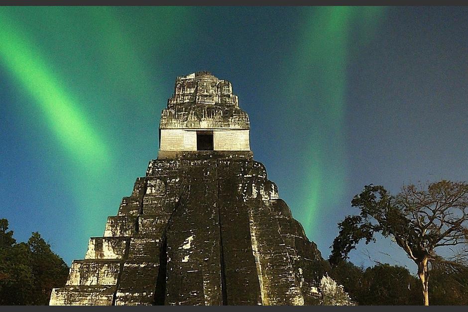 En redes sociales se han compartido imágenes de lugares guatemaltecos con auroras boreales. (Foto: RRSS)