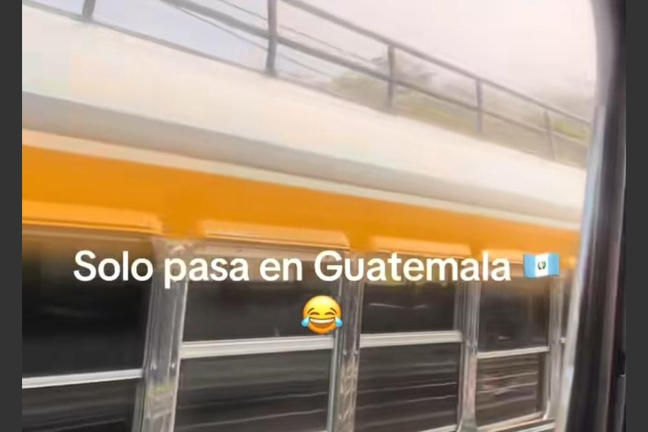 Una travesura entre pasajeros de dos buses se volvió viral en redes sociales. (Foto: captura de video)