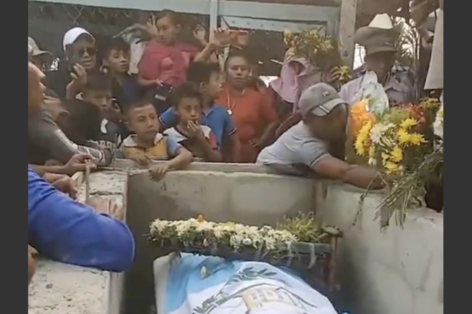 Le dan el último adiós al cantante guatemalteco Farruko Pop, tras encontrarlo sin vida el pasado sábado. (Foto: captura de video)